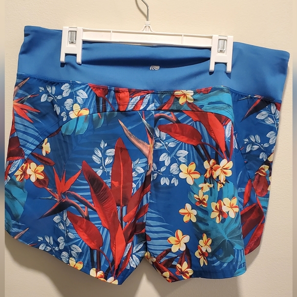 ☆3/35$ | MARIKA | Blue & Tropical Print Board Shorts in size Large - Picture 2 of 5